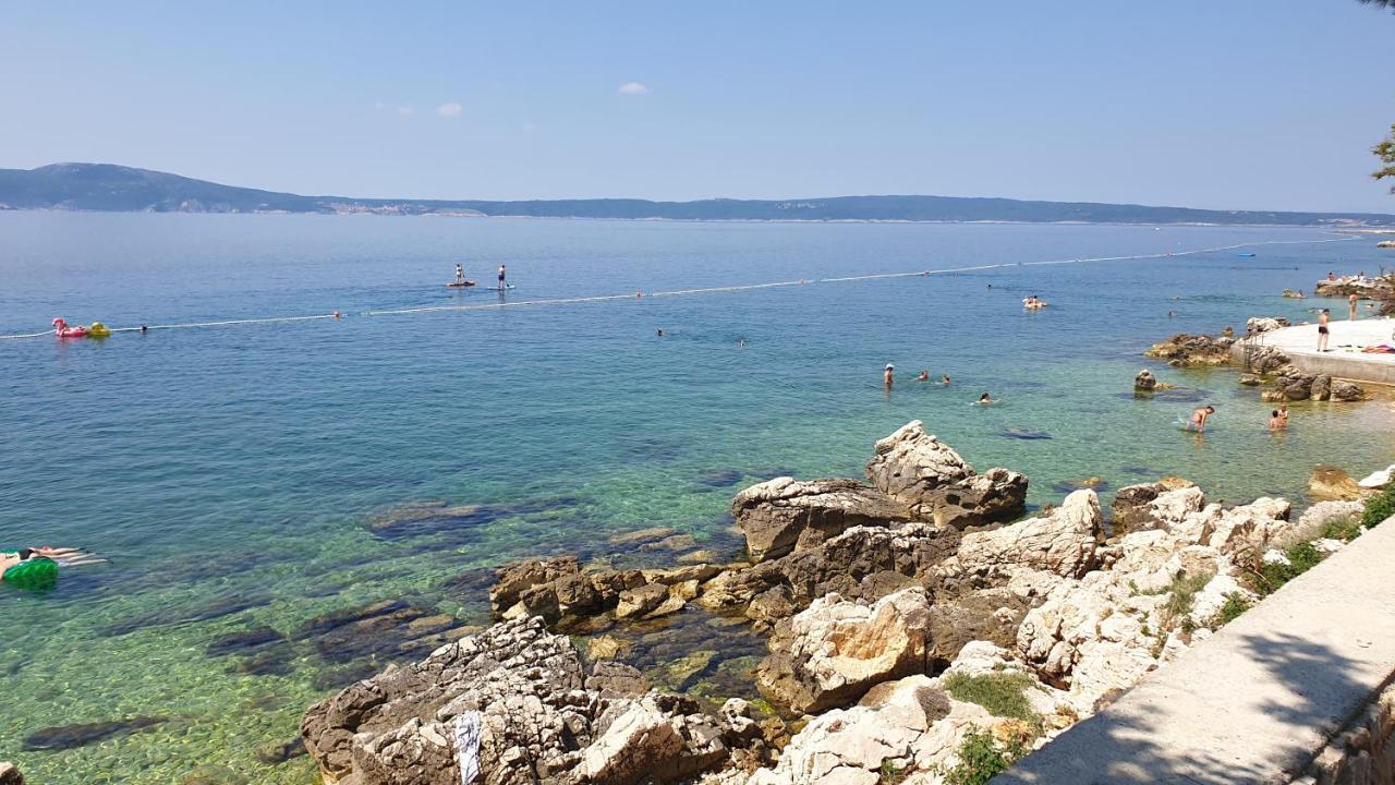Beachfront Apartmant Veli ノヴィ・ヴィノドロスキー エクステリア 写真